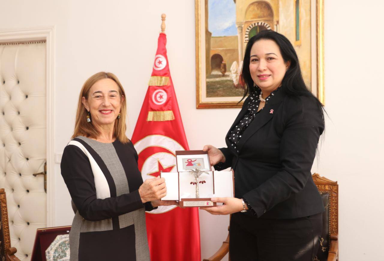 وزارة الأسرة والمرأة.. لقاء مع ممثلة هيئة الأمم المتحدة للمساواة بين الجنسين وتمكين المرأة بمناسبة انتهاء مهامها بتونس